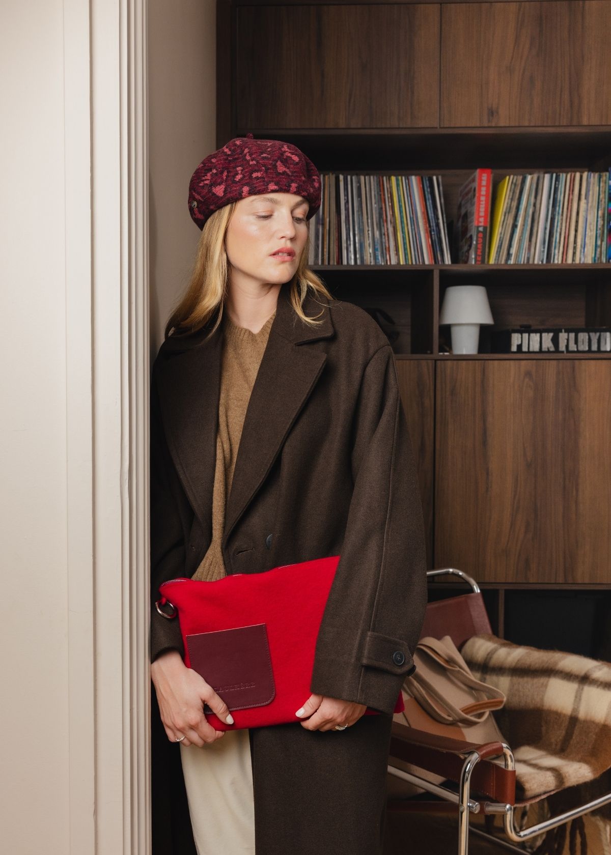 Sacha, pochette Laulhère portée